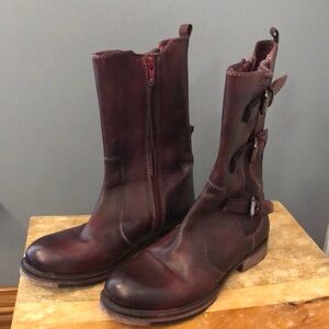Deep wine, vintage look, side zip boots